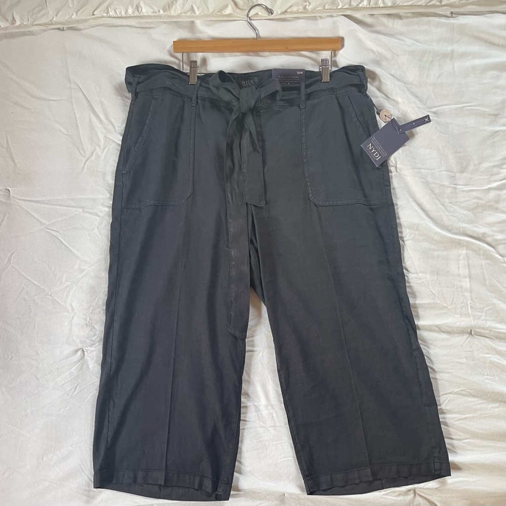 NYDJ Wide Leg Linen Capris. NEW WITH TAGS